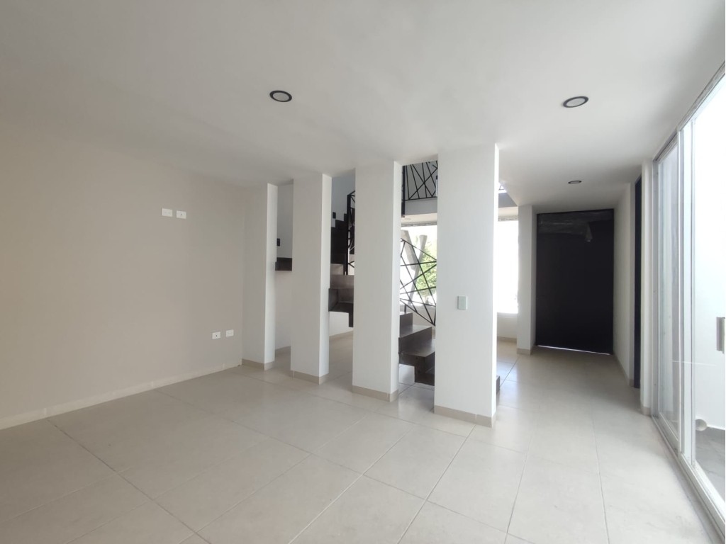 WhatsApp Image 2025-10-16 at 4.09.52 PM (2)